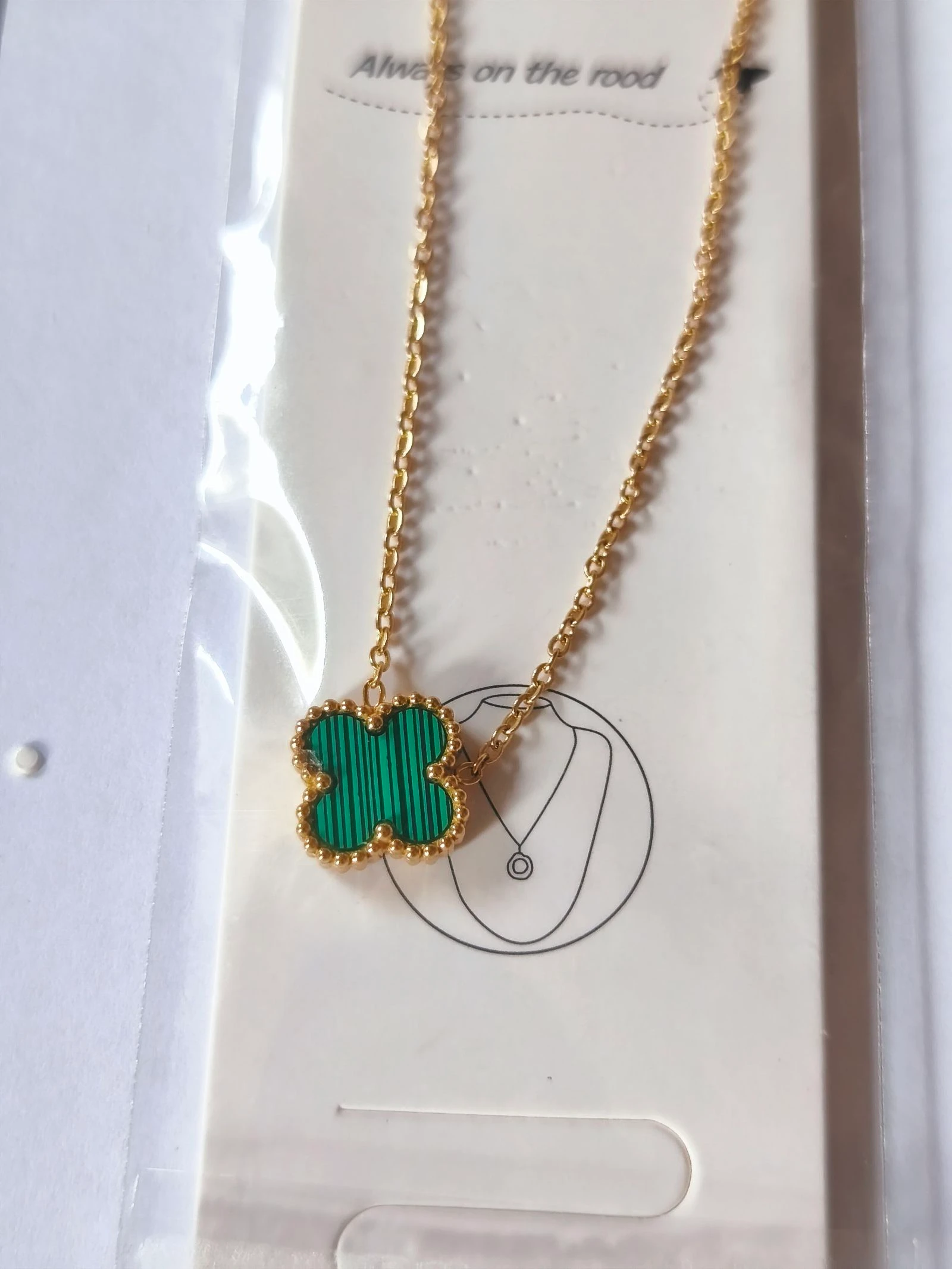 Conjunto de trevo verde malaquita com gargantilha pulseira e brincos em corrente dourada de aço – photo 7